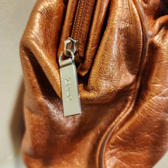 HOBO International Metallic double Handles strap Bag - Picture 3 of 13